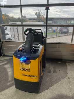 Chariots tracteurs 2015  Jungheinrich EZS130 (3)