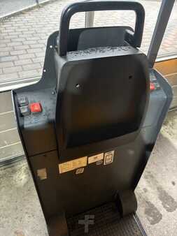 Chariots tracteurs 2015  Jungheinrich EZS130 (6)