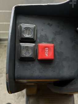 Chariots tracteurs 2015  Jungheinrich EZS130 (7)