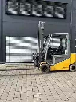 Elektromos 4 kerekű 2016  Jungheinrich EFG S 30- 650 DZ (1)