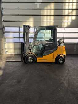Treibgasstapler  Jungheinrich TFG 425 S (1)