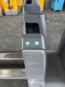 Horizontal-Kommissionierer 2018  Jungheinrich ECE 225 (9)