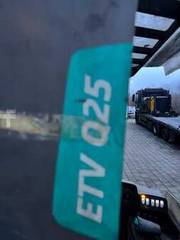 4 vejs reachtruck 2017  Jungheinrich ETV-Q 25 neue Batterie (14)