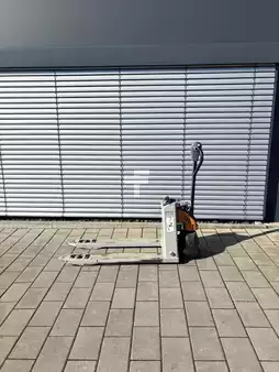 Transpaleta eléctrica 2023  Still ECH12C (1)