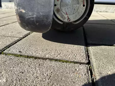 Transpaleta eléctrica 2023  Still ECH12C (11)