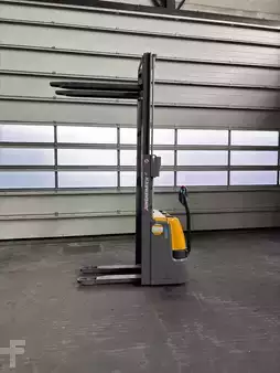 Stapelaars 2018  Jungheinrich EJC 110 Li-Lion (3)