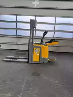 Apilador eléctrico 2017  Jungheinrich ERC 216 (2)