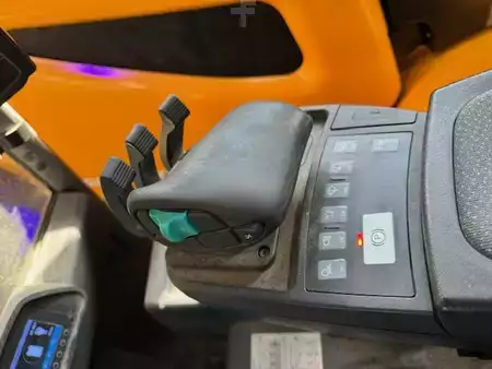 Eléctrica de 3 ruedas 2019  Jungheinrich EFG 218K (2)