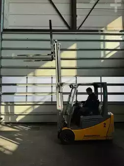 3-wiel elektrische heftrucks 2020  Jungheinrich EFG 220 (3)