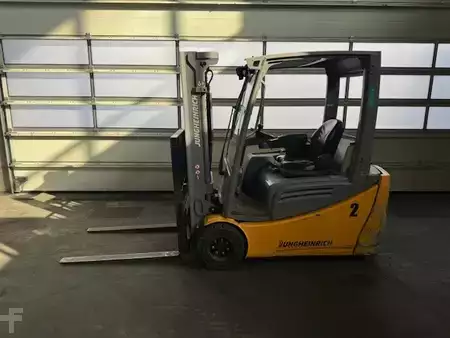 3-wiel elektrische heftrucks 2020  Jungheinrich EFG 220 (1)