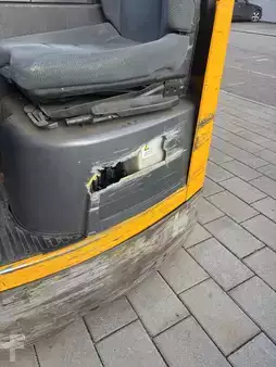 Négyutas tolóoszlopos targonca 2014  Jungheinrich ETV Q 20 (10)