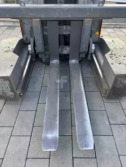 Négyutas tolóoszlopos targonca 2014  Jungheinrich ETV Q 20 (17)