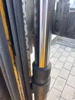 Négyutas tolóoszlopos targonca 2014  Jungheinrich ETV Q 20 (20)