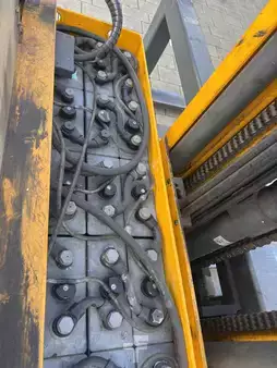 Négyutas tolóoszlopos targonca 2014  Jungheinrich ETV Q 20 (22)