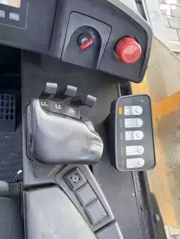 Négyutas tolóoszlopos targonca 2014  Jungheinrich ETV Q 20 (9)