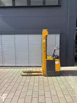 Hochhubwagen 2011  Jungheinrich ERC 214 (1)