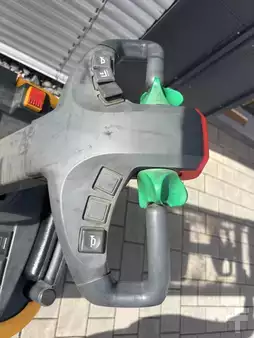 Hochhubwagen 2011  Jungheinrich ERC 214 (12)