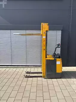 Hochhubwagen 2011  Jungheinrich ERC 214 (2)