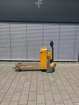 Niederhubwagen 2018  Jungheinrich EJE 222 (2)