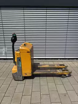 Niederhubwagen 2018  Jungheinrich EJE 222 (4)