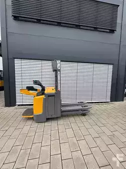 Pallet Stackers 2020  Jungheinrich ERC 216z (11)