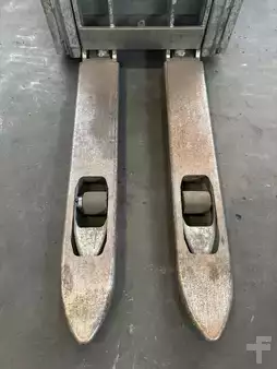 Pallet Stackers 2014  Still EXV 10 (7)
