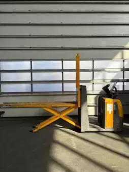 Horizontal Order Pickers 2019  Jungheinrich ECE 320 (2)