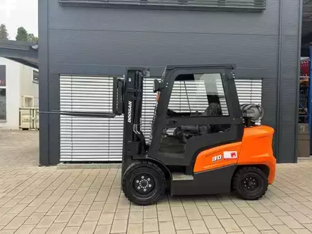 Treibgasstapler 2022  Doosan G30NXP-MG (2)