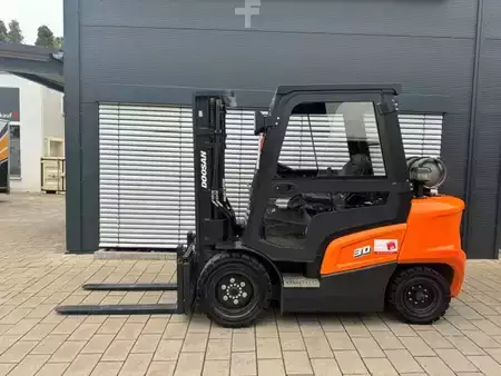 Treibgasstapler 2022  Doosan G30NXP-MG (1)
