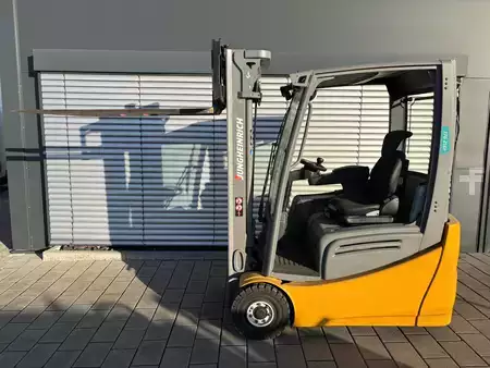 Carrelli elettrici 3 ruote 2019  Jungheinrich EFG 216K (2)