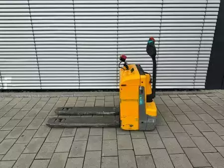 Porta-paletes elétrico 2018  Jungheinrich EJE 116 mit Waage (1)