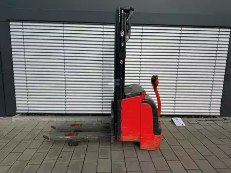 Magasemelésű béka 2013  Linde L14i mit Initialhub (2)