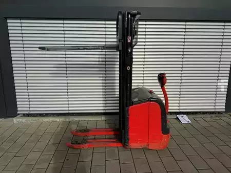 Magasemelésű béka 2013  Linde L14i mit Initialhub (4)