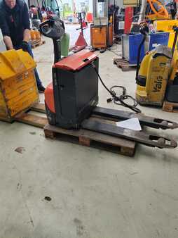 Electric Pallet Jacks 2013  BT LWE 160 (1)