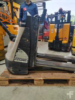 Electric Pallet Jacks 2010  Crown WP2315 (14)