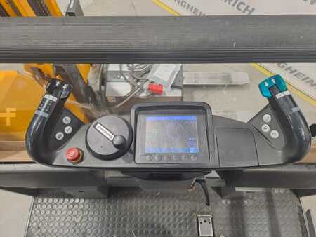 VZV pro práci v úzk.uličkách-retrakt 2018  Jungheinrich EKX 410 (3)