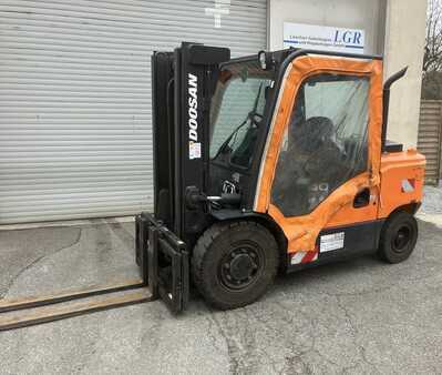 Diesel truck 2019 Doosan D40SC-7 (1)