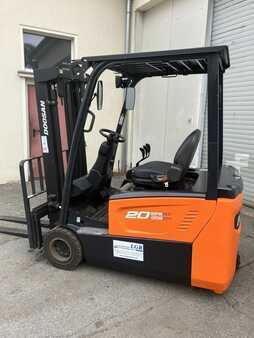 Chariots électriques à 3 roues 2018  Doosan B20T-7 (1)