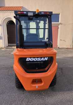 Diesel truck 2023  Doosan D30NXS (2) 