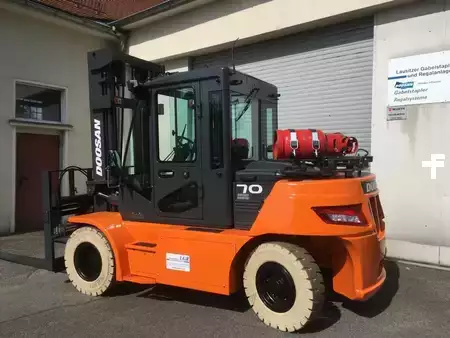 Treibgasstapler 2019  Doosan G70S-7 (1)