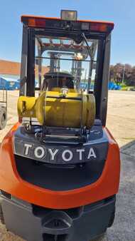 LPG Forklifts 2016  Toyota 02-8 FGF 30 (2) 