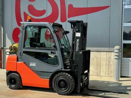 LPG VZV 2017 Toyota 02-8 FGF 25 (1)