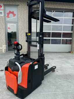 Ruční vysokozdvižný vozík 2016 BT SPE 200D (1)