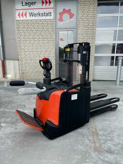 Ruční vysokozdvižný vozík 2016 BT SPE 200D (2)