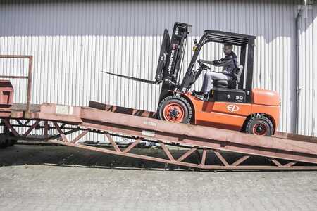 4-wiel elektrische heftrucks 2023  EP Equipment ELF302 (14)