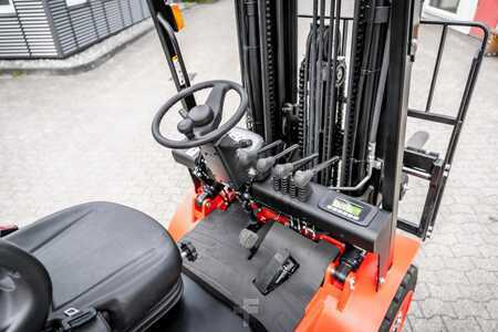 4-wiel elektrische heftrucks 2023  EP Equipment ELF302 (7)