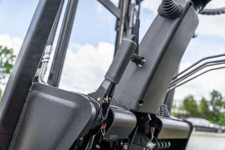 4-wiel elektrische heftrucks 2025  EP Equipment ELF181 (12)