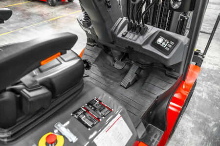 Eléctrico - 4 rodas 2025  Heli CPD35 GB2LI (11)