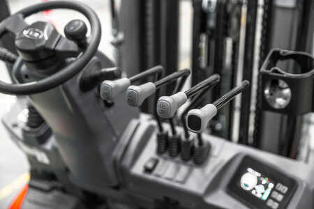 Eléctrico - 4 rodas 2025  Heli CPD35 GB2LI (12)