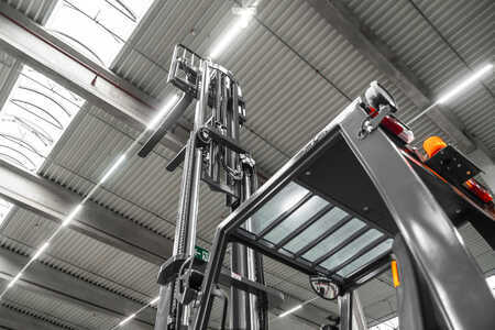 Eléctrico - 4 rodas 2025  Heli CPD35 GB2LI (17)